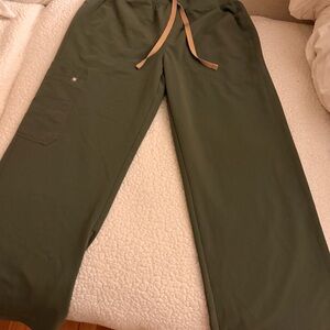 Figs Women’s Olive wide leg, scrub pants